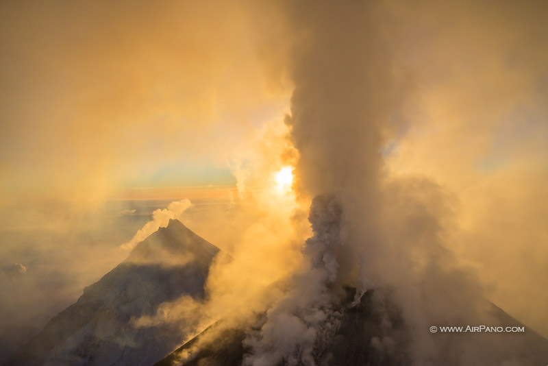 Kluchevskaya sopka eruption, Kamchatka, Russia
