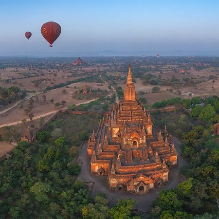 缅甸蒲甘的热气球飞行