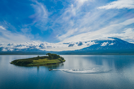 俄罗斯堪察加最大的湖泊 克罗诺茨基湖